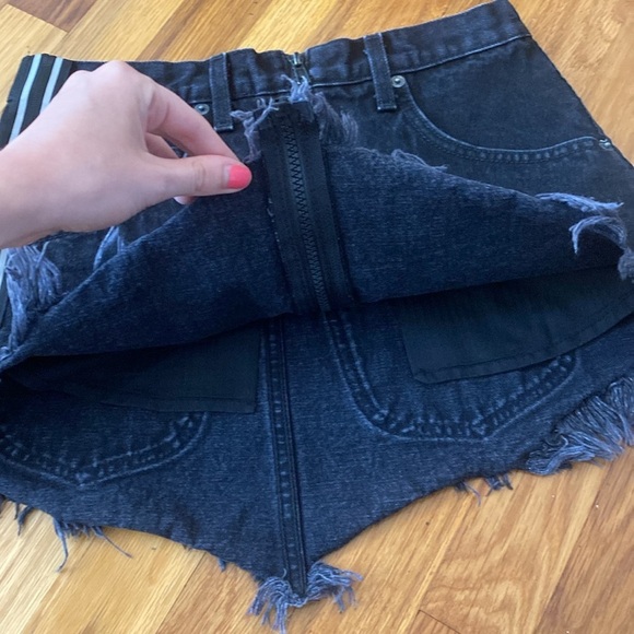 Carmar Women’s Black Denim Zip Front Skirt Size 26 - Picture 9 of 9